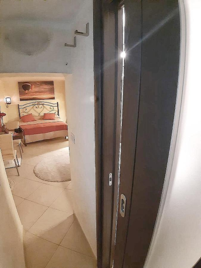 Olimpia House - Central Station Барі Екстер'єр фото