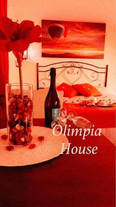 Olimpia House - Central Station Барі Екстер'єр фото